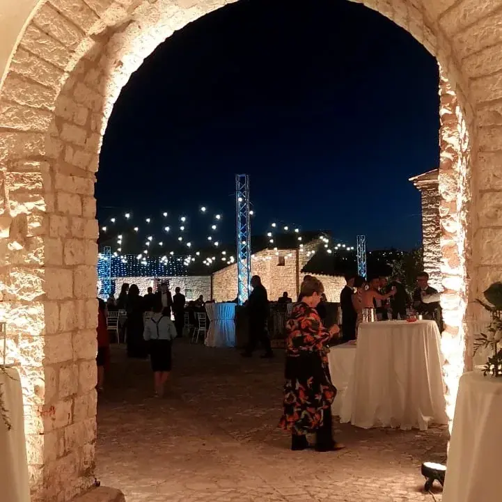 Matrimonio con illuminazione architetturale
